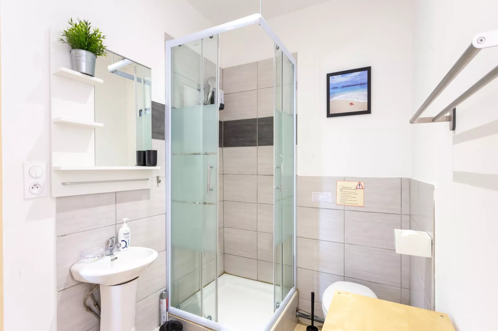 Les Lavandes-Bathroom
