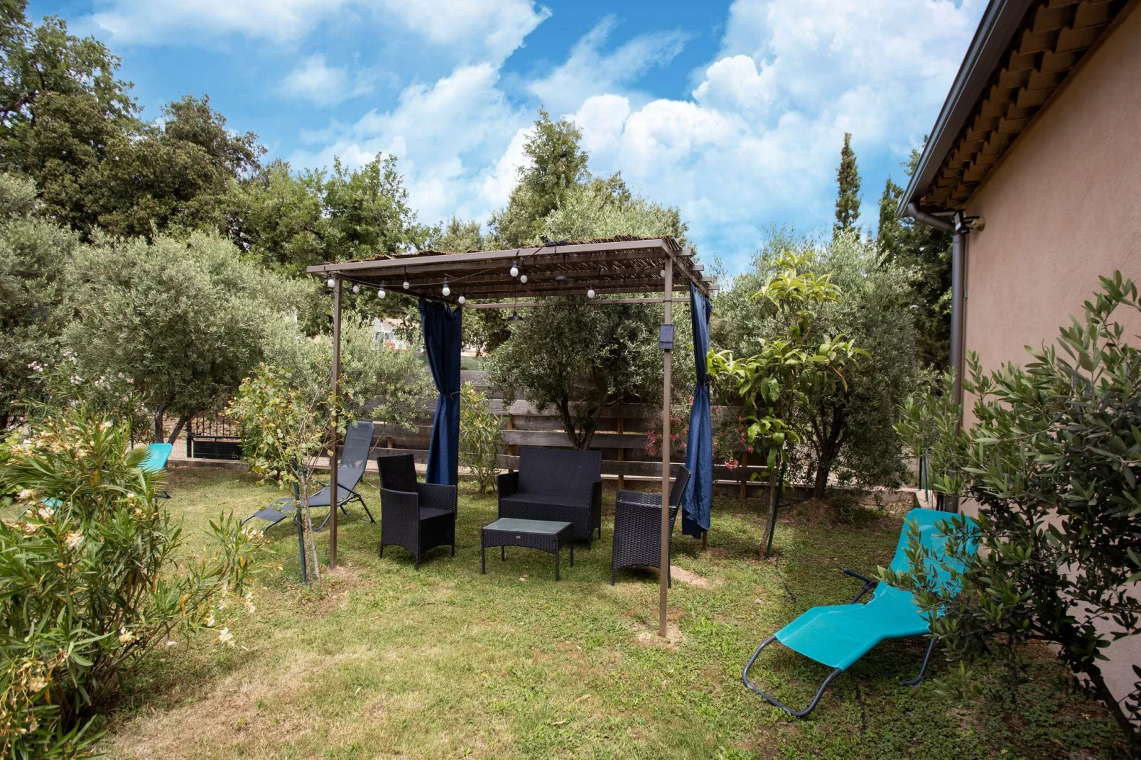 Les Lavandes-Gardens summer