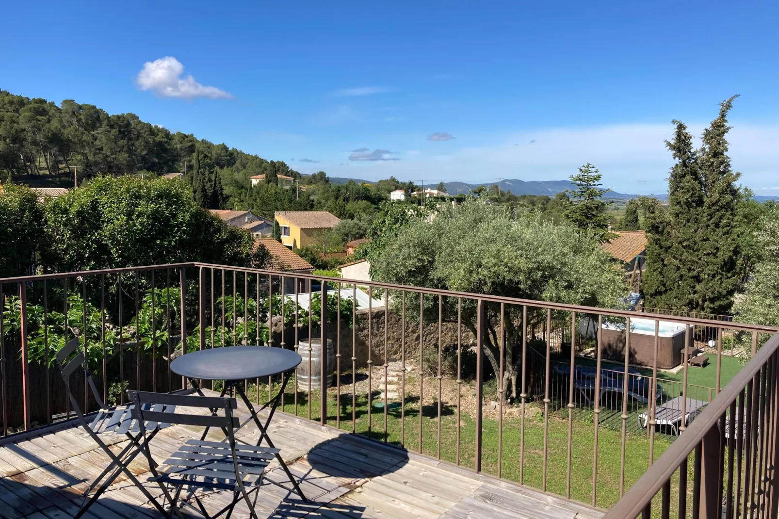 Mas de Montbrun-Terrace balcony