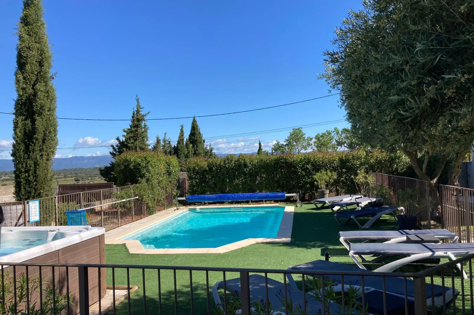 Mas de Montbrun-Pool