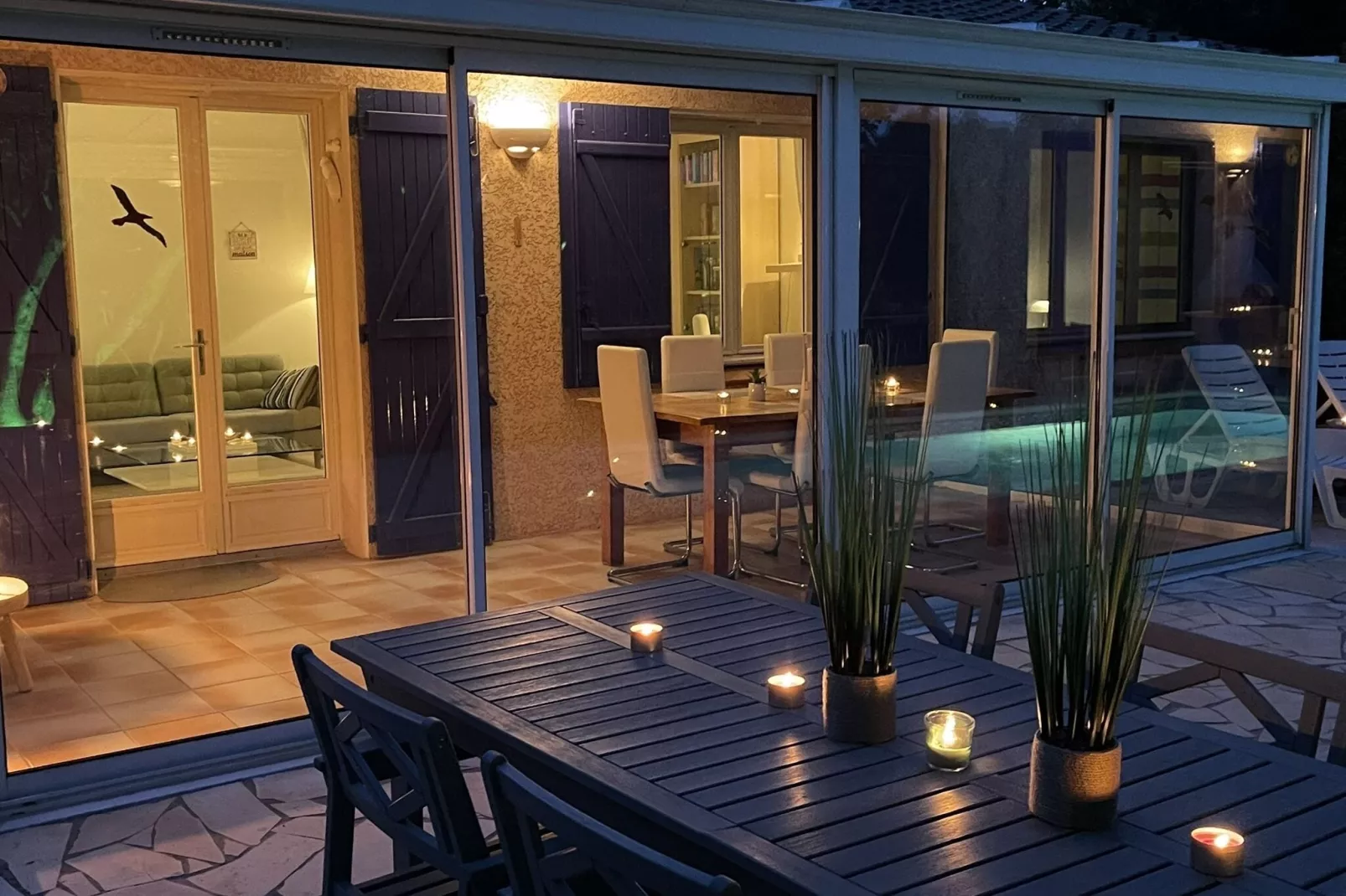 Le Bon-Terrace balcony