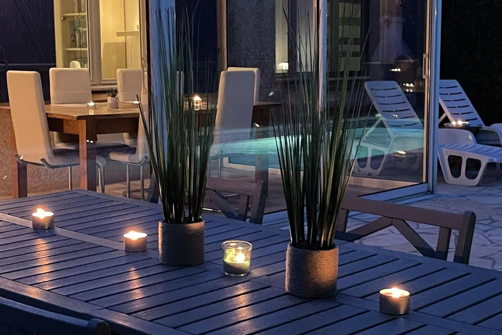 Le Bon-Terrace balcony