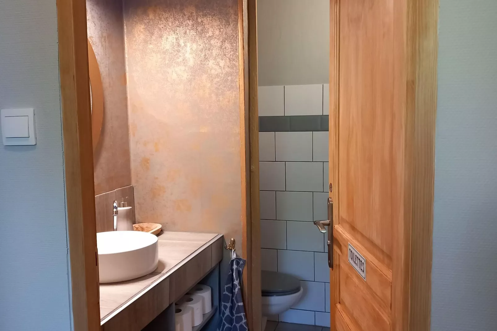 Le Bon Sentiment-Bathroom