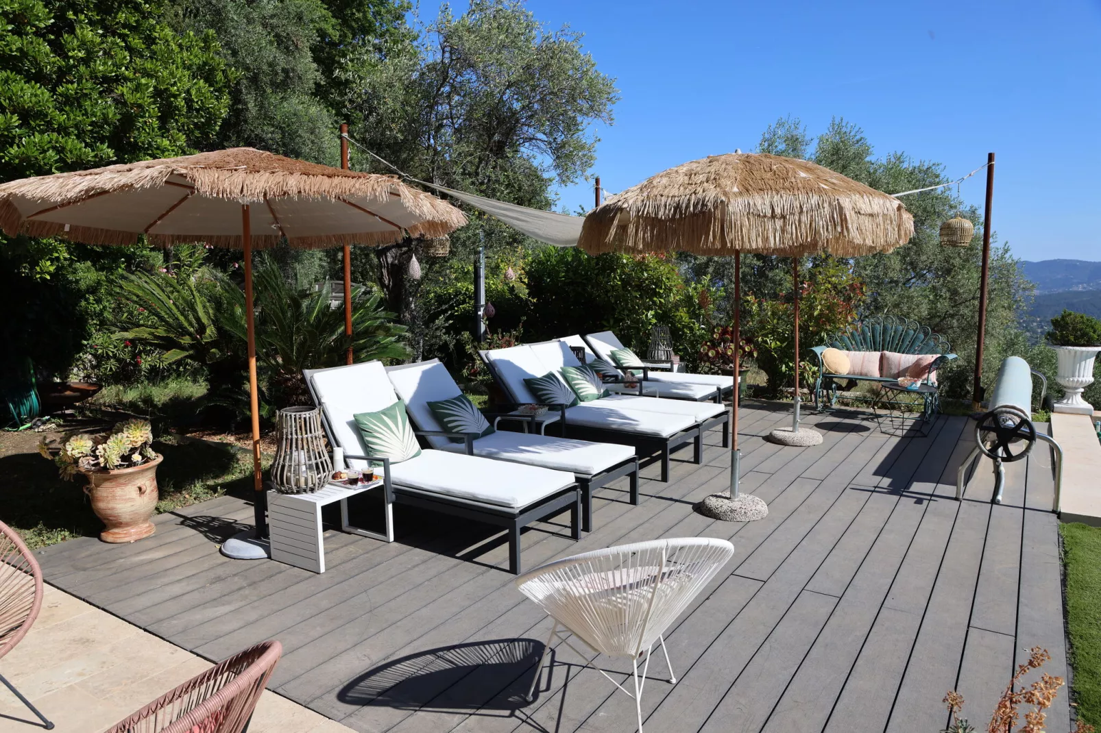 Roucaou-Terrace balcony