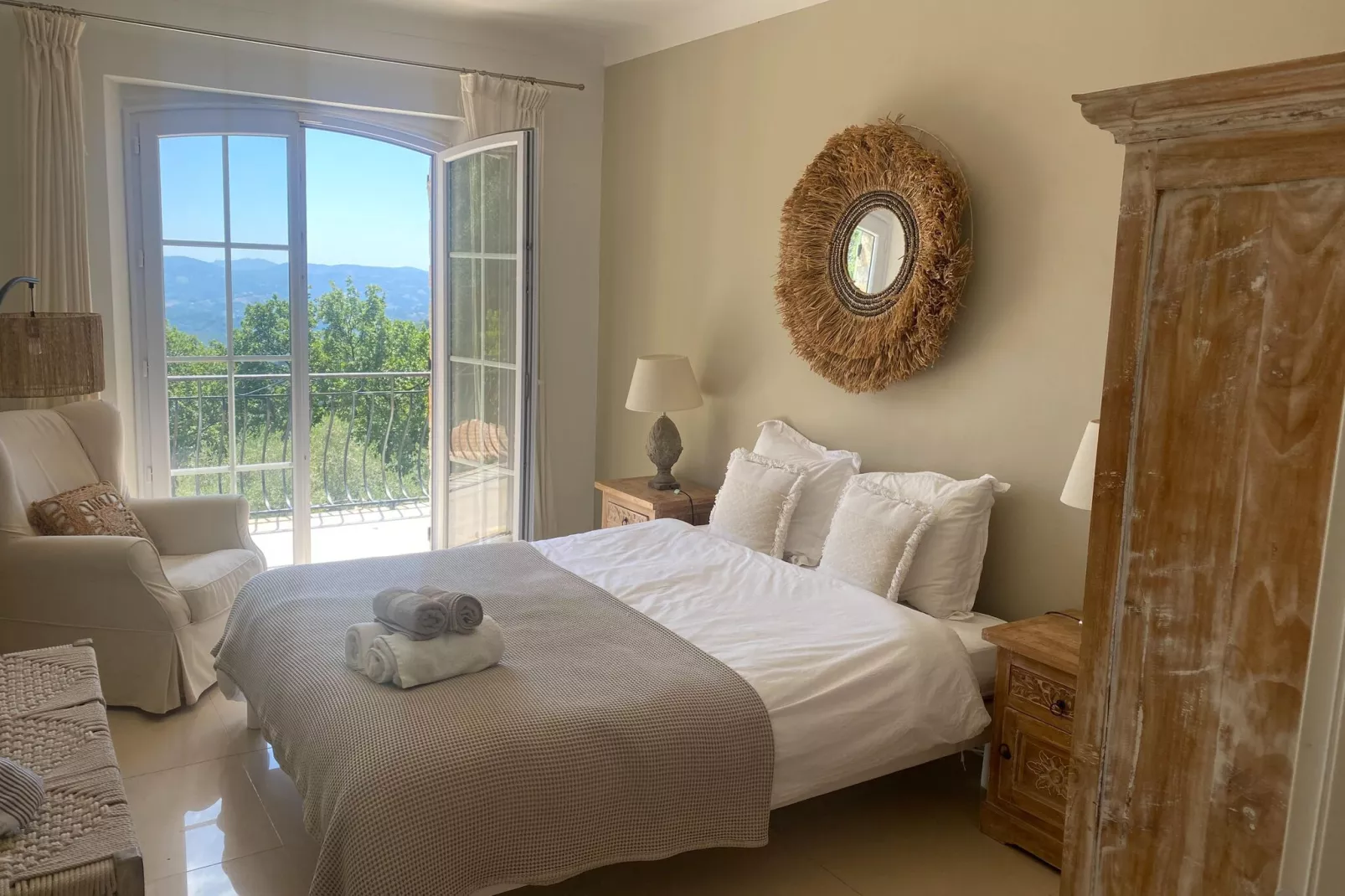Roucaou-Bedroom