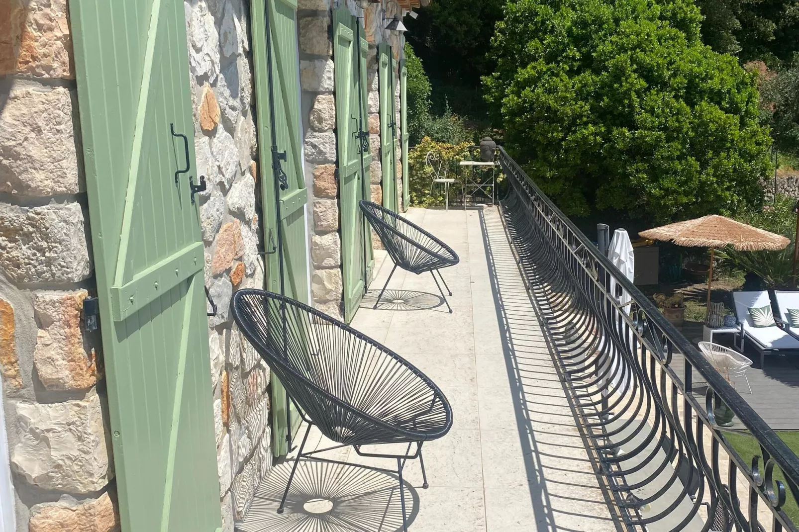 Roucaou-Terrace balcony