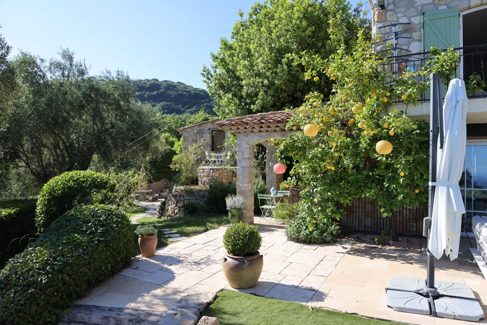Roucaou-Gardens summer