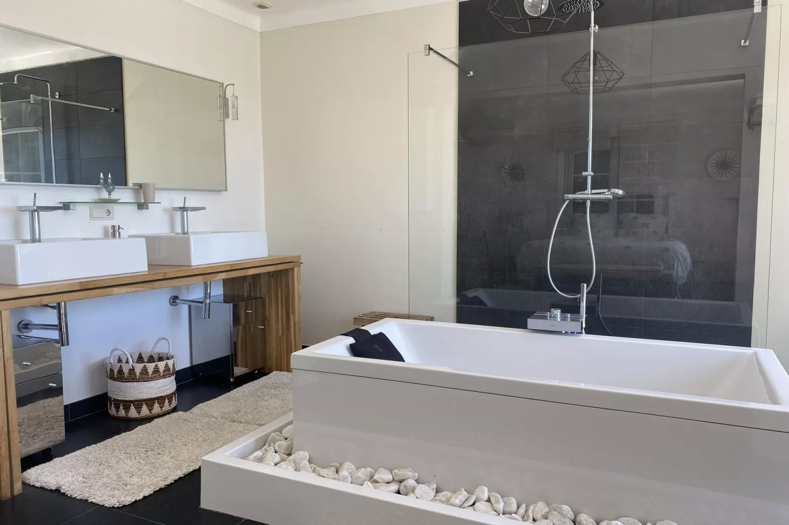 Roucaou-Bathroom