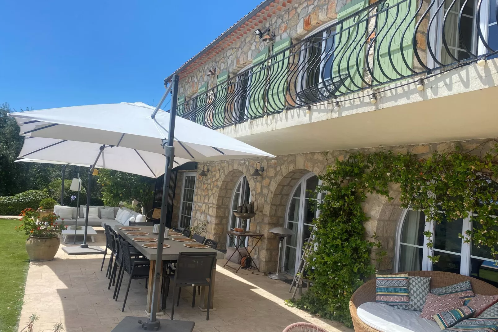 Roucaou-Terrace balcony
