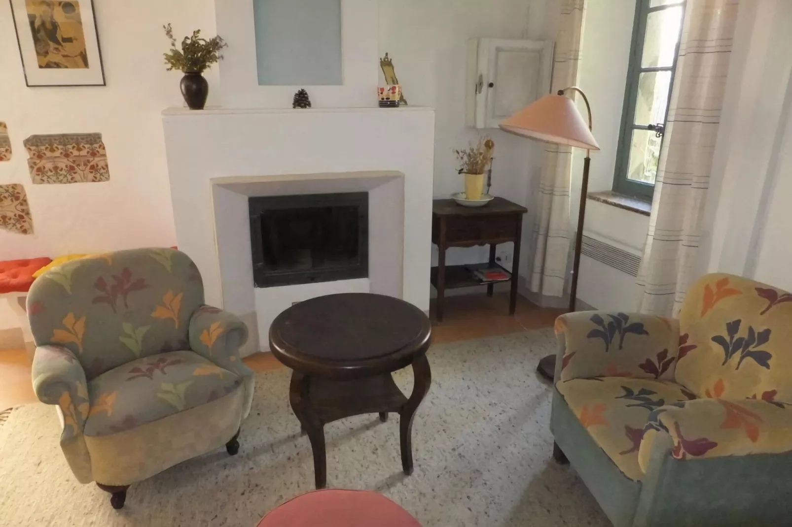 6972-Living room
