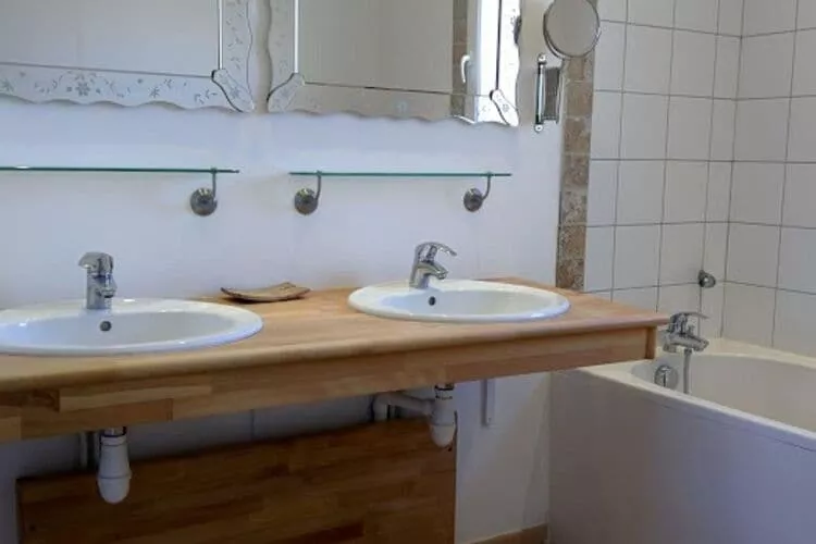 Villa le Syrah-Bathroom