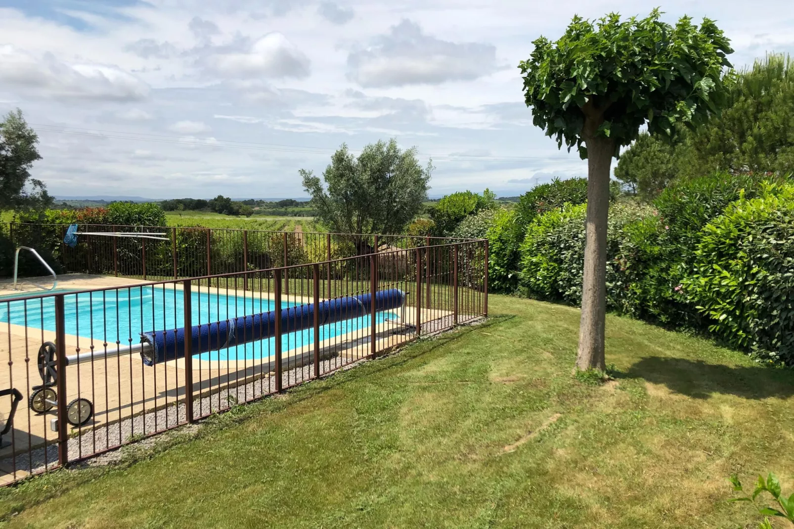Villa le Syrah-Gardens summer