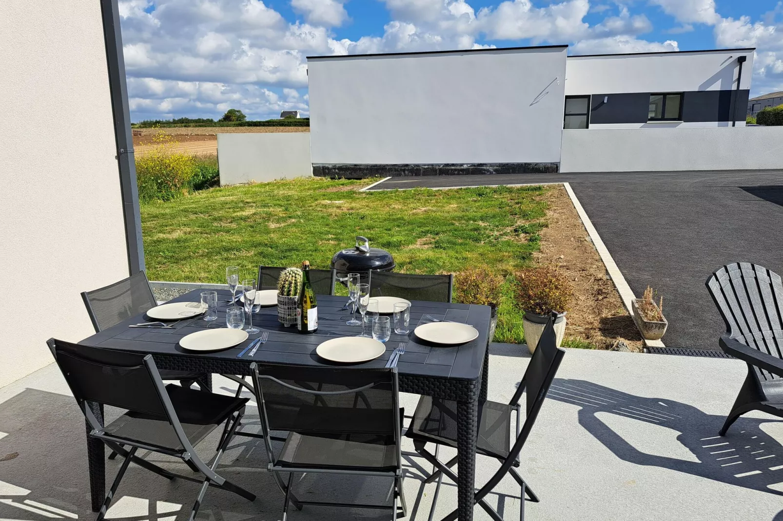 Ebenerdiges Ferienhaus Cleder-Terrace balcony