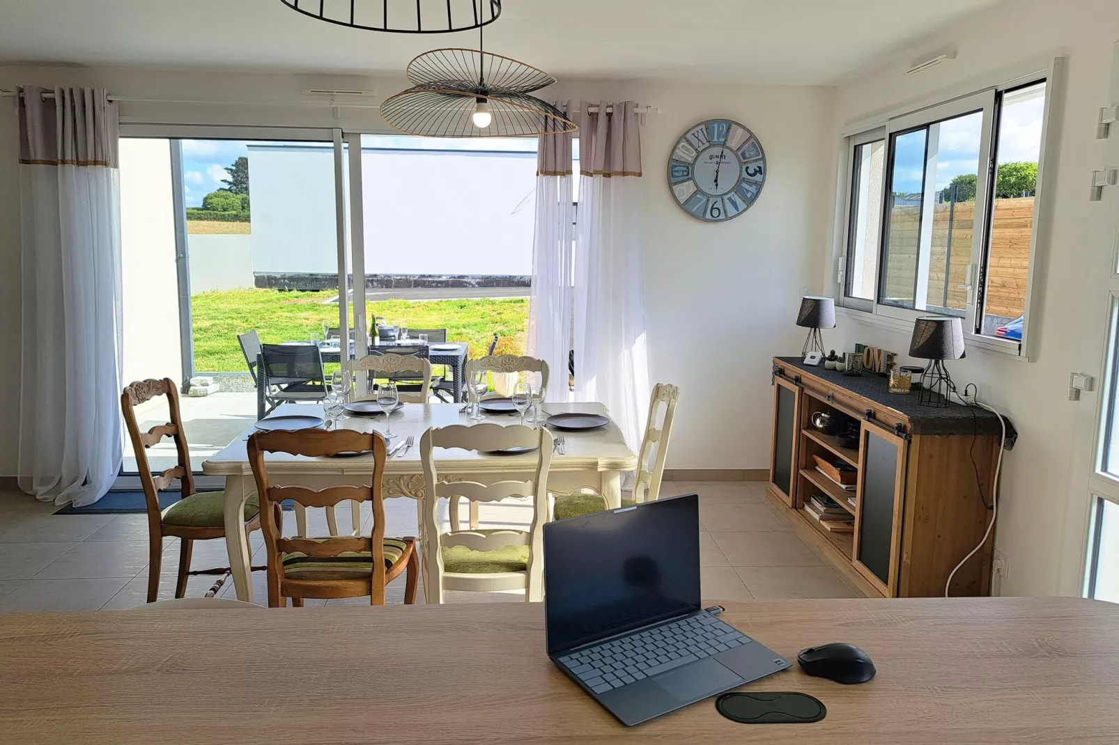Ebenerdiges Ferienhaus Cleder-Dining room