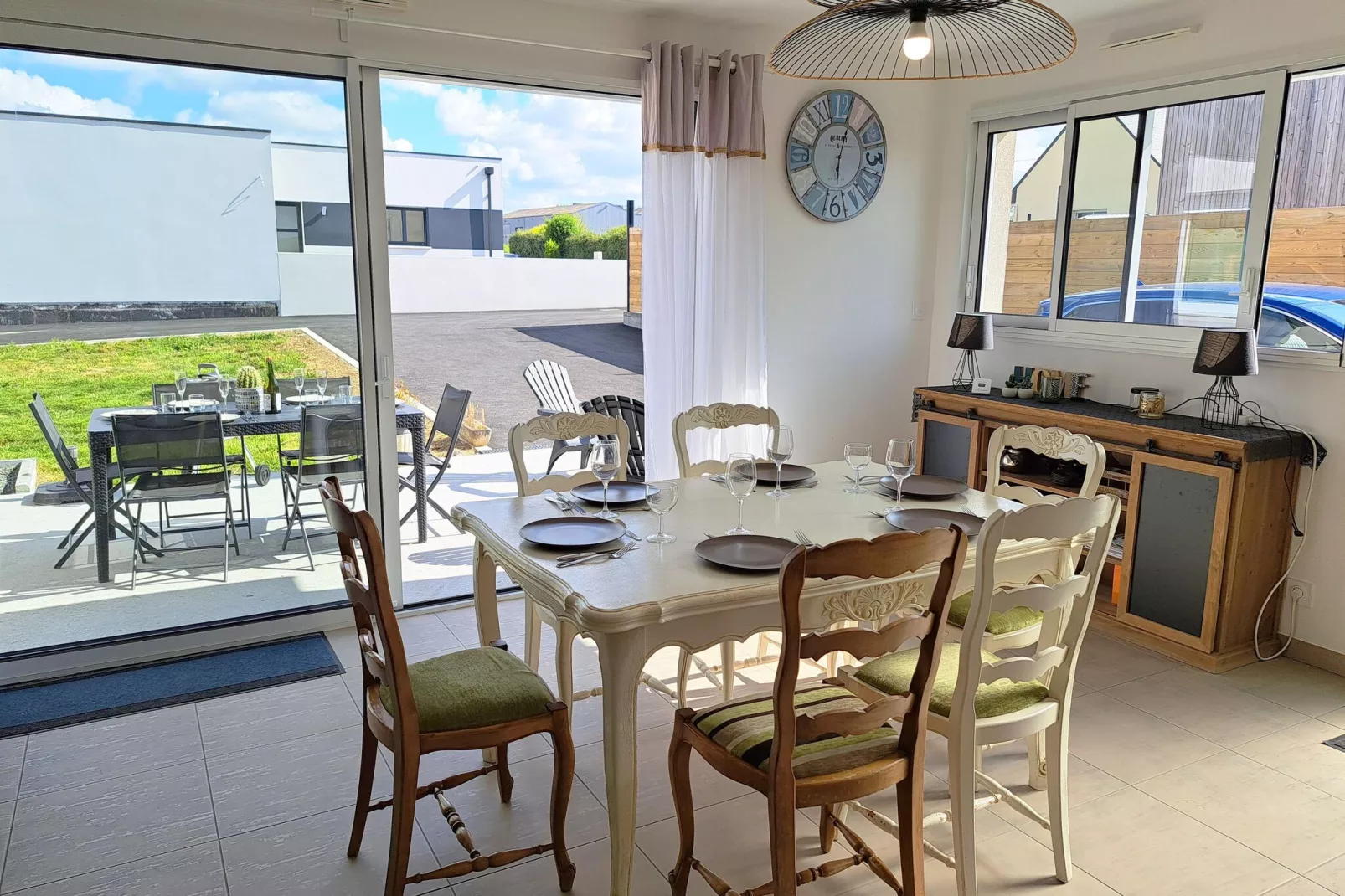 Ebenerdiges Ferienhaus Cleder-Dining room