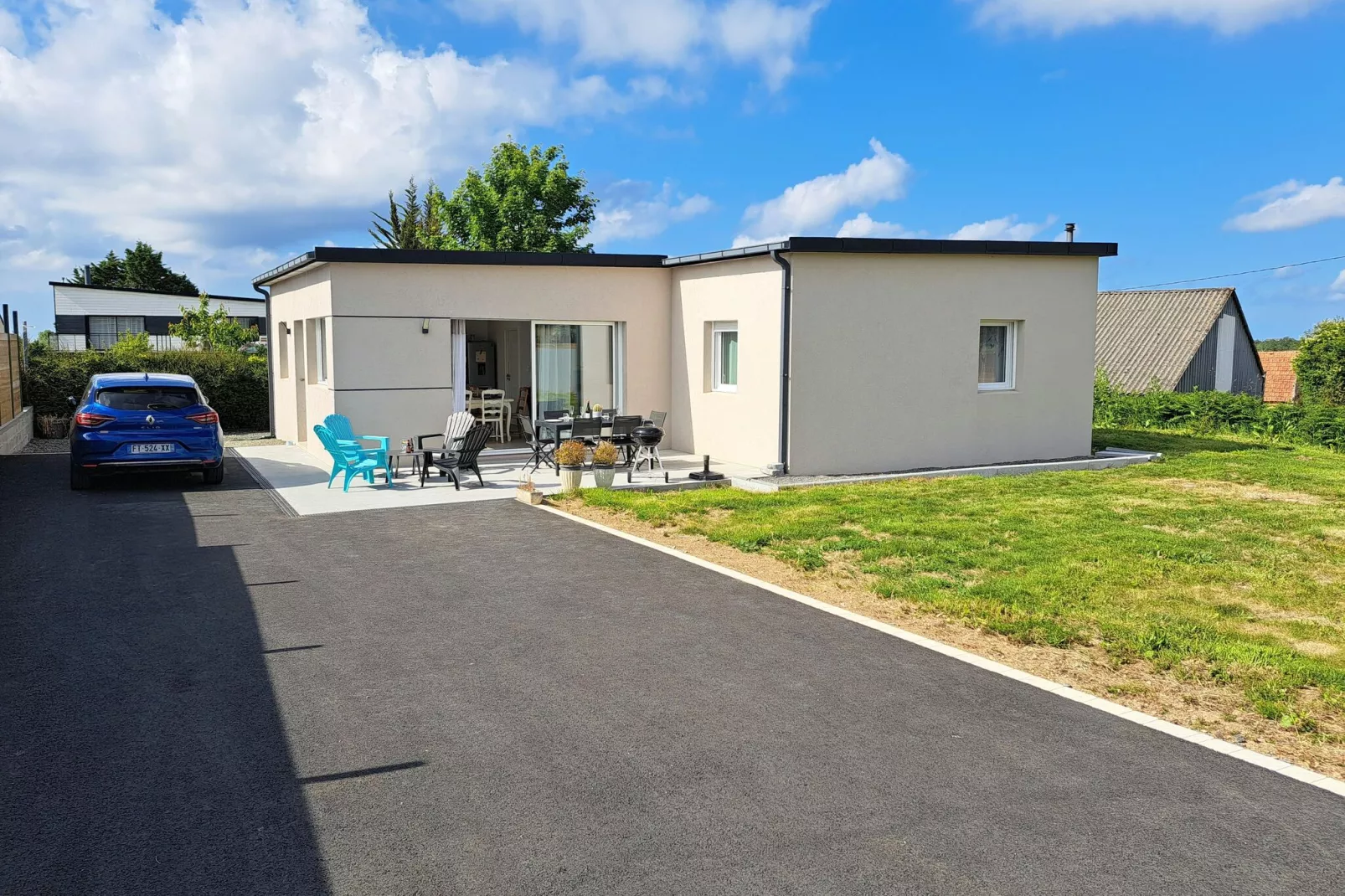 Ebenerdiges Ferienhaus Cleder-Exterior summer