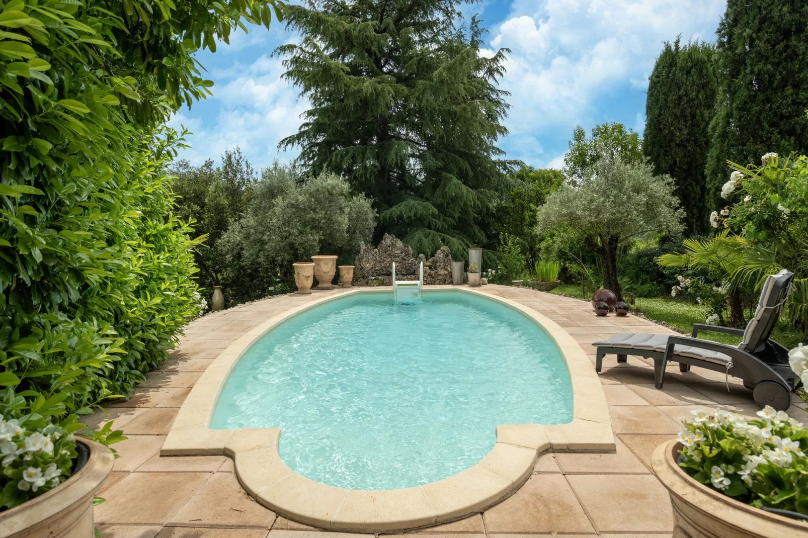 L'Aubépine-Pool