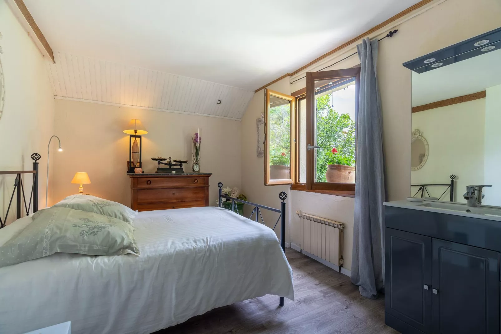 L'Aubépine-Bedroom