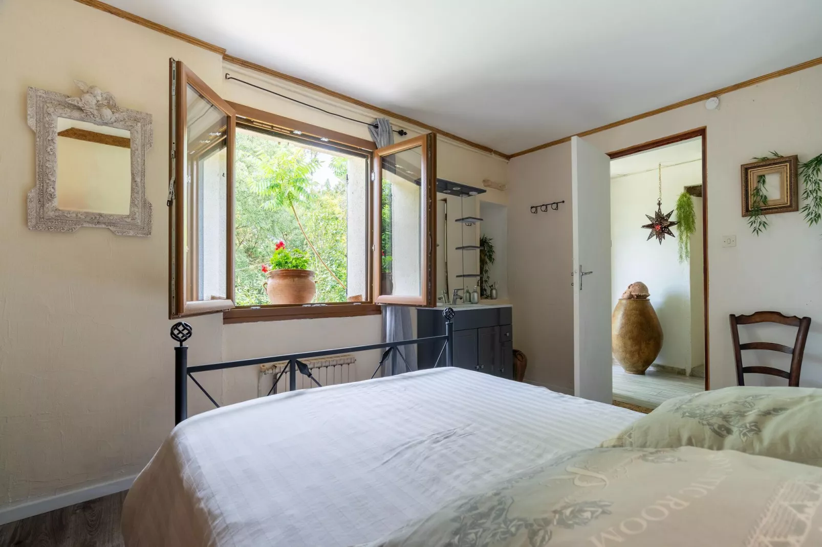 L'Aubépine-Bedroom