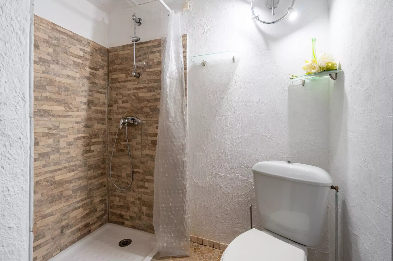 L'Aubépine-Bathroom
