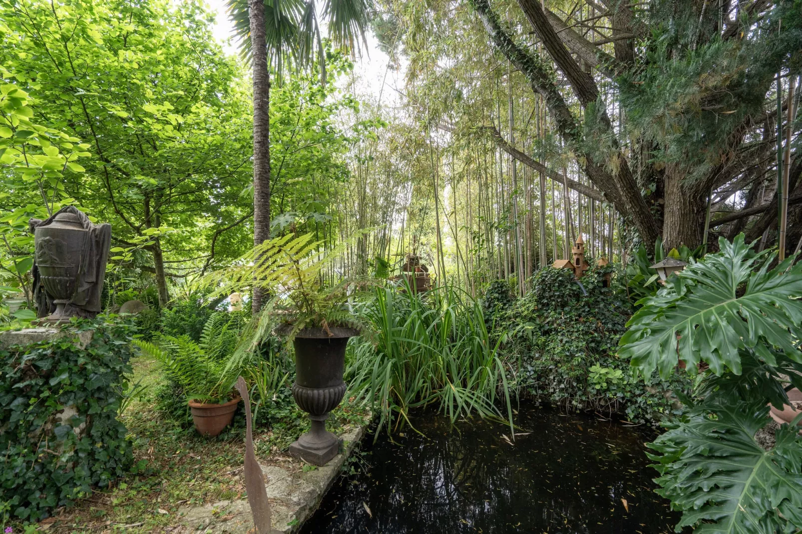 L'Aubépine-Gardens summer