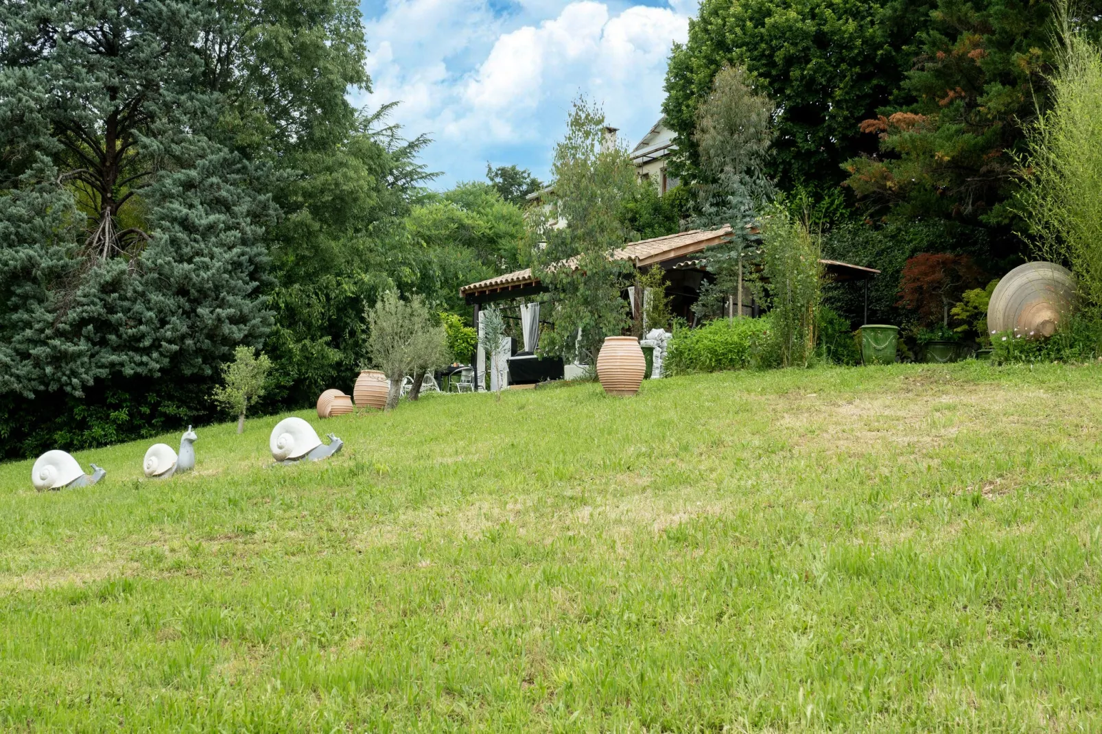 L'Aubépine-Gardens summer