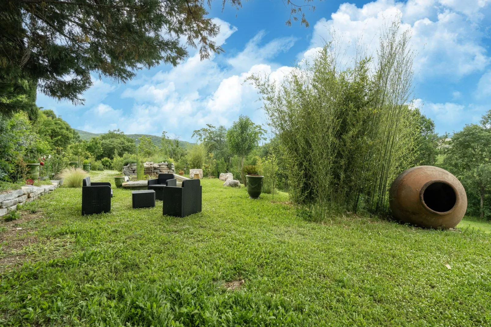 L'Aubépine-Gardens summer