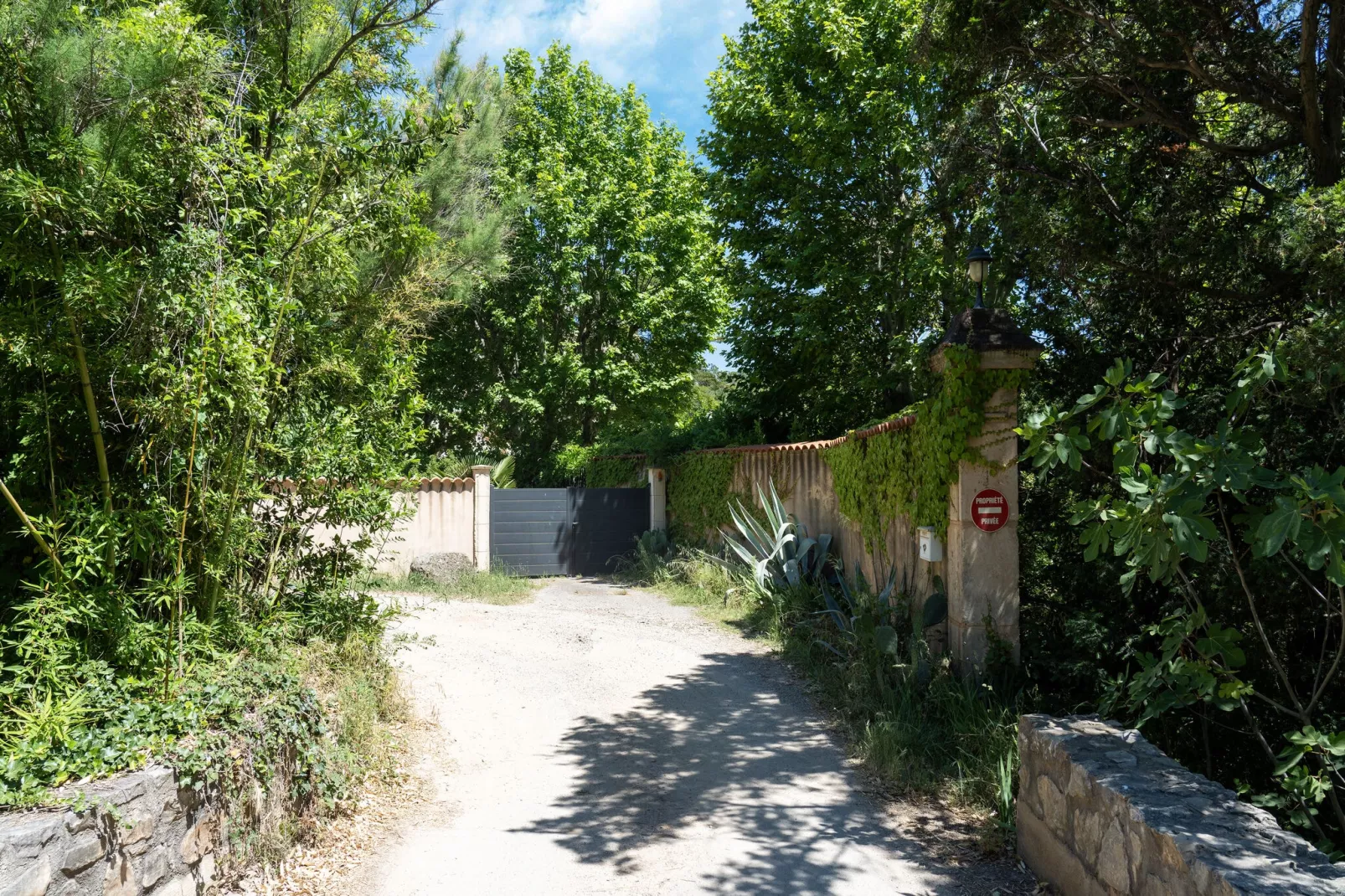 LA BOUSCADE GUESTHOUSE-Areas summer 1km