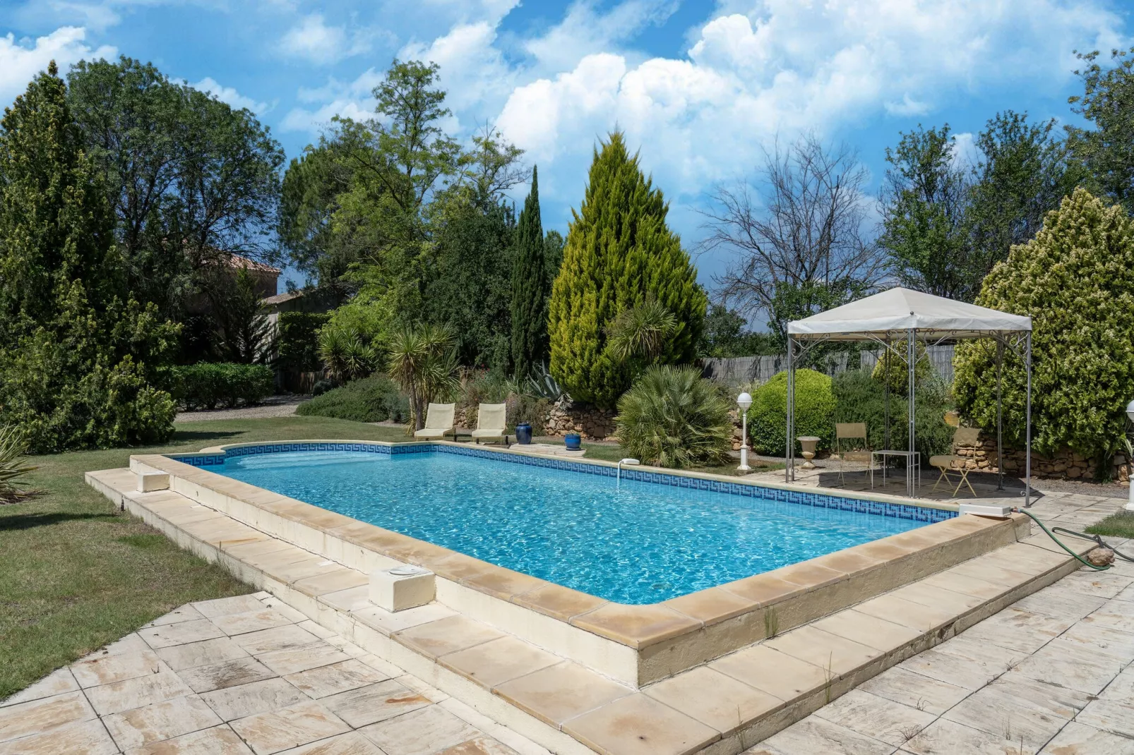 LA BOUSCADE MASTER & GUEST-Pool
