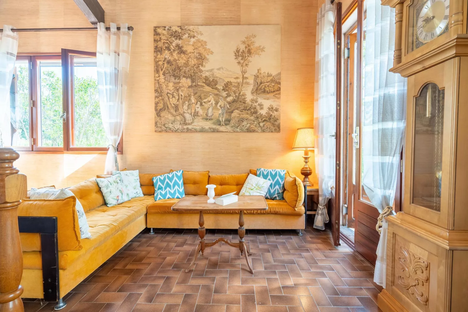 LA BOUSCADE MASTER & GUEST-Living room