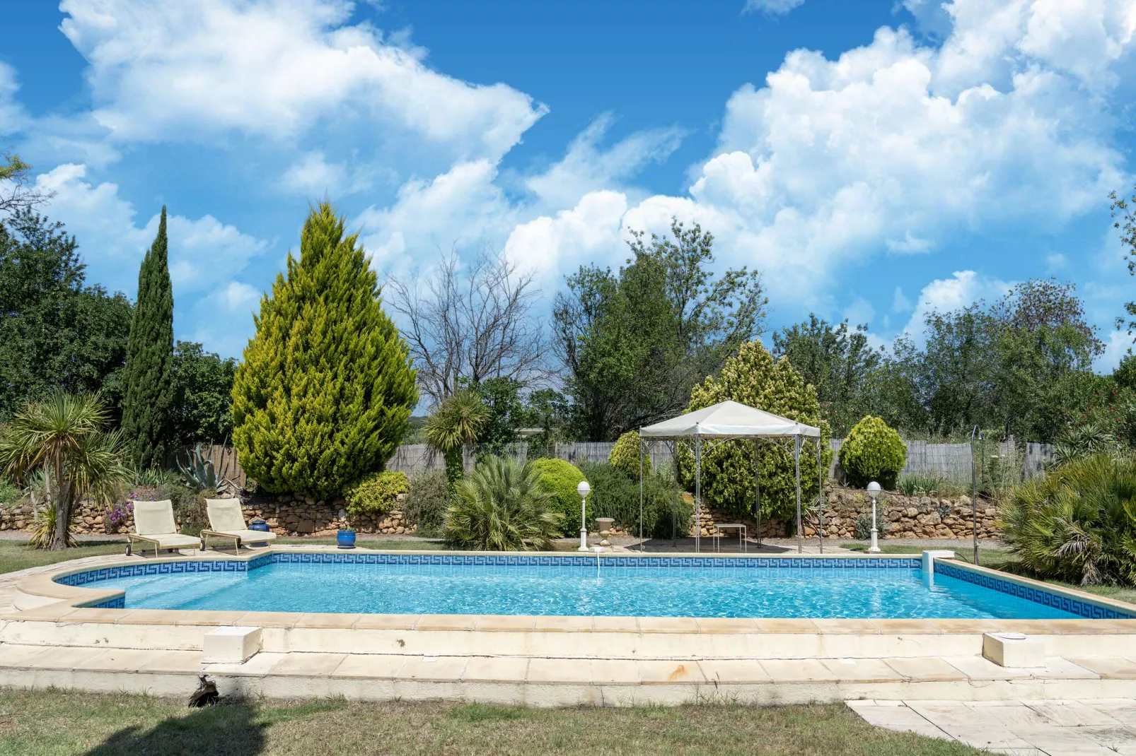 LA BOUSCADE MASTER & GUEST-Pool
