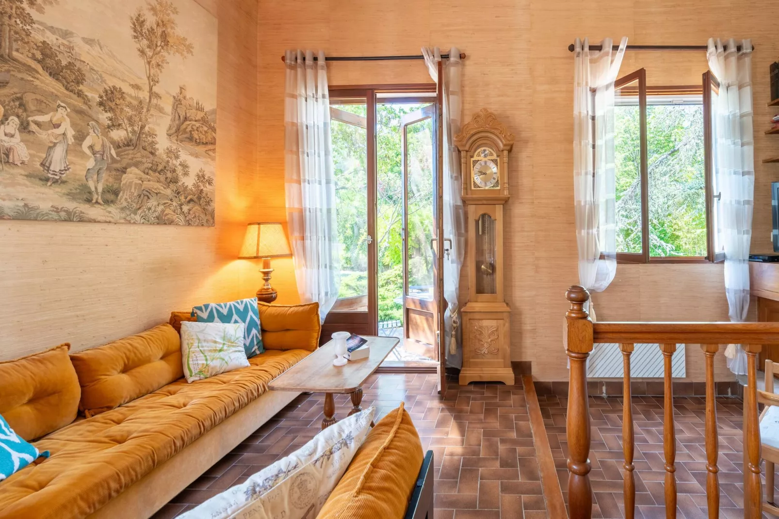 LA BOUSCADE MASTER & GUEST-Living room