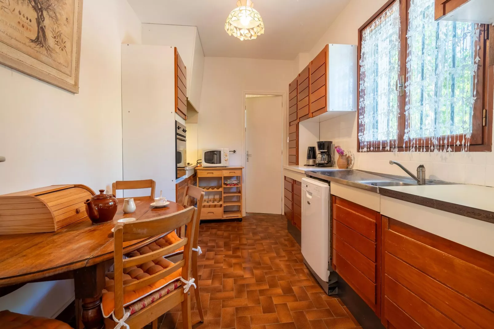 LA BOUSCADE MASTER & GUEST-Kitchen