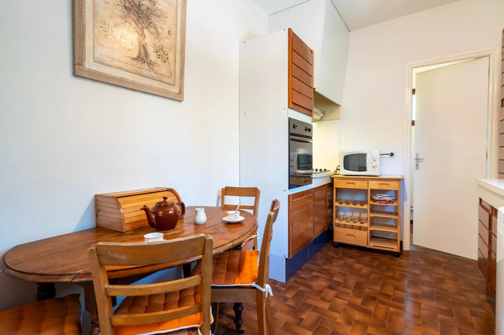 LA BOUSCADE MASTER & GUEST-Kitchen