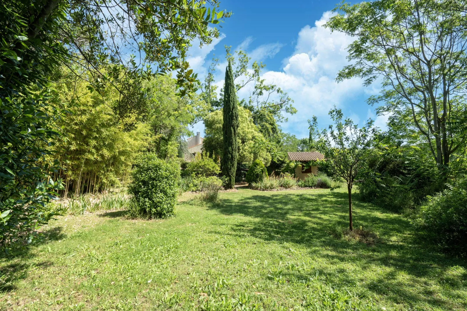 LA BOUSCADE MASTER & GUEST-Gardens summer