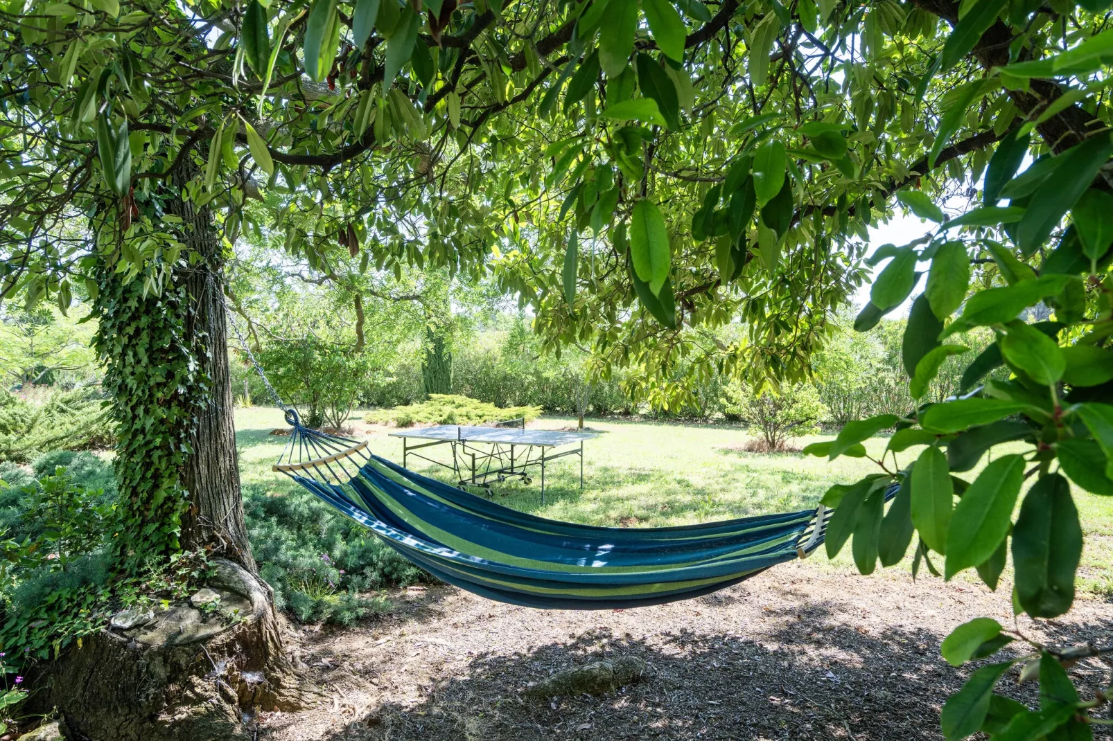 LA BOUSCADE MASTER & GUEST-Gardens summer