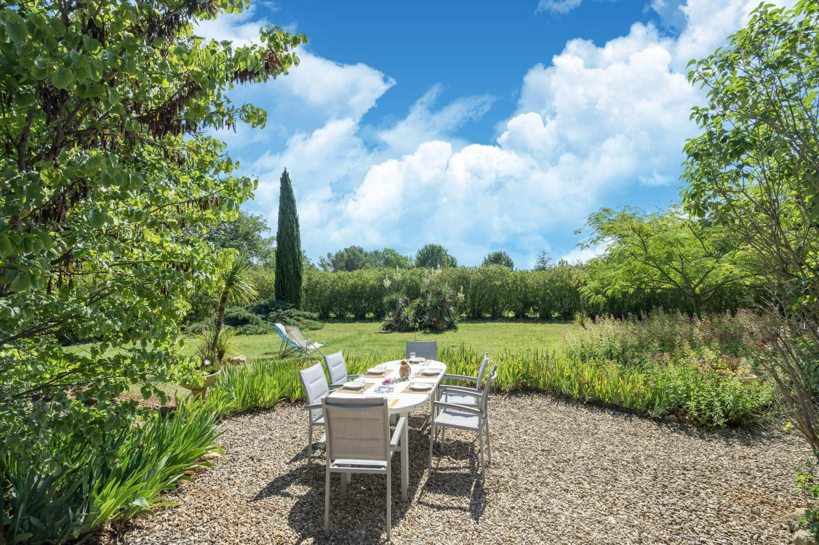 LA BOUSCADE MASTER & GUEST-Gardens summer