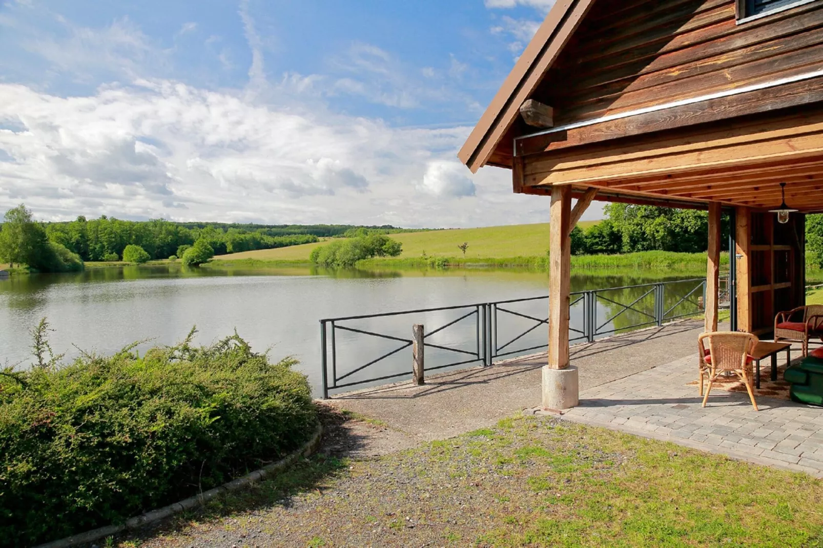 Gîte "Au bord de l'Eau "-View summer