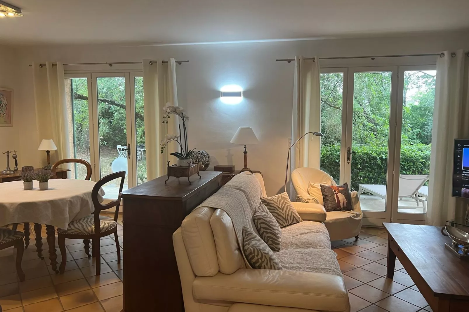 Villa GUIOL-Dining room