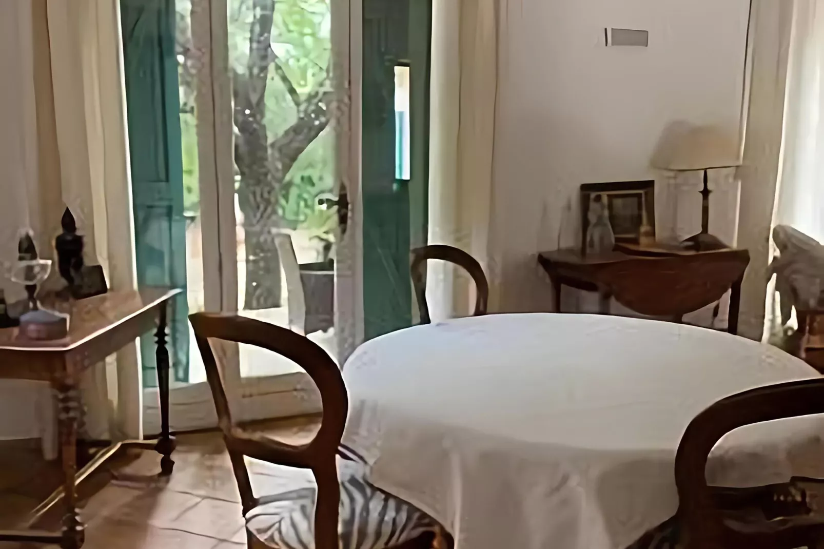 Villa GUIOL-Dining room