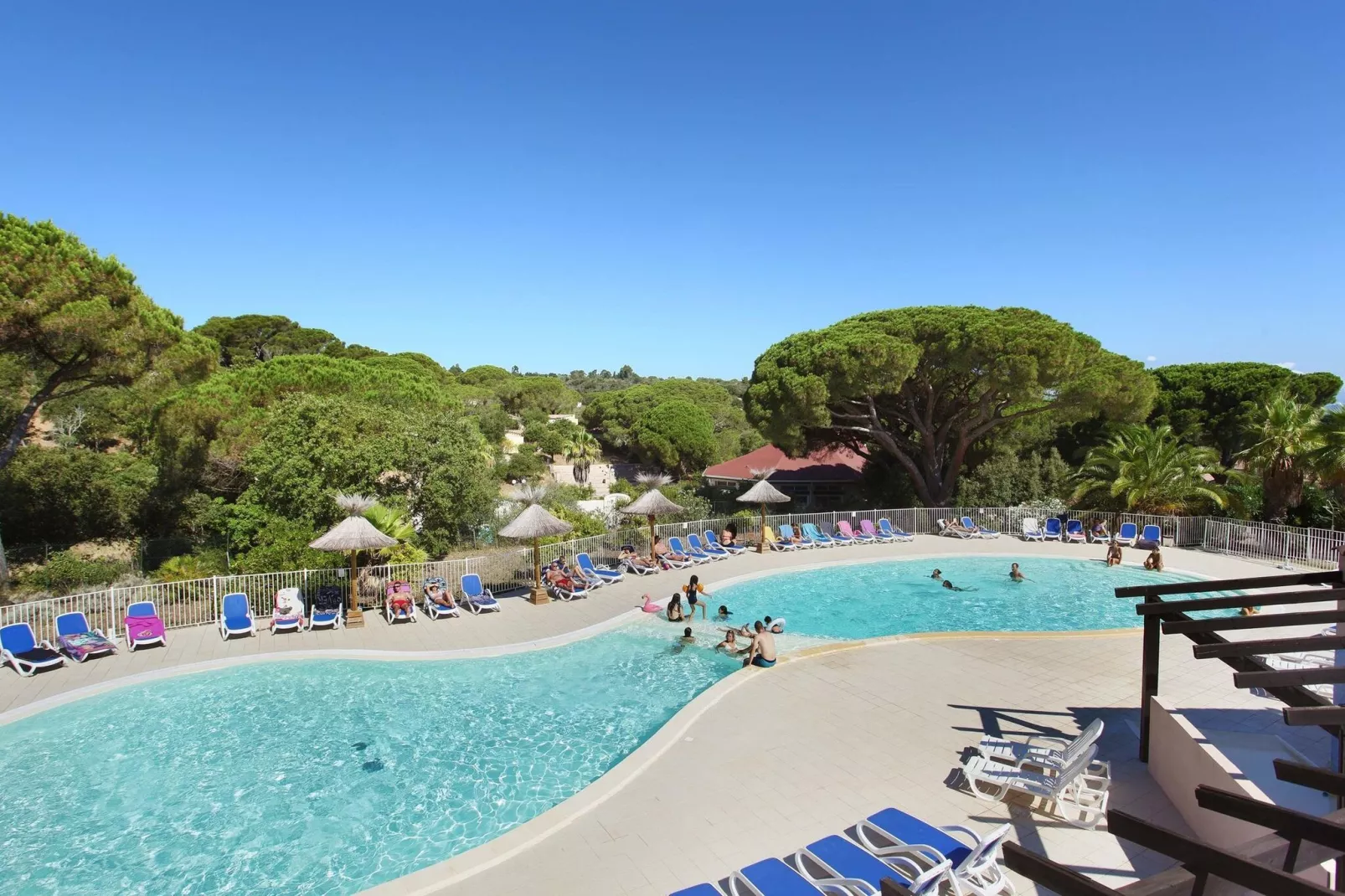 Domaine des Eucalyptus  2-Exterior summer