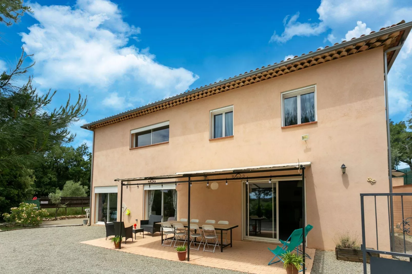 Les Oliviers-Exterior summer
