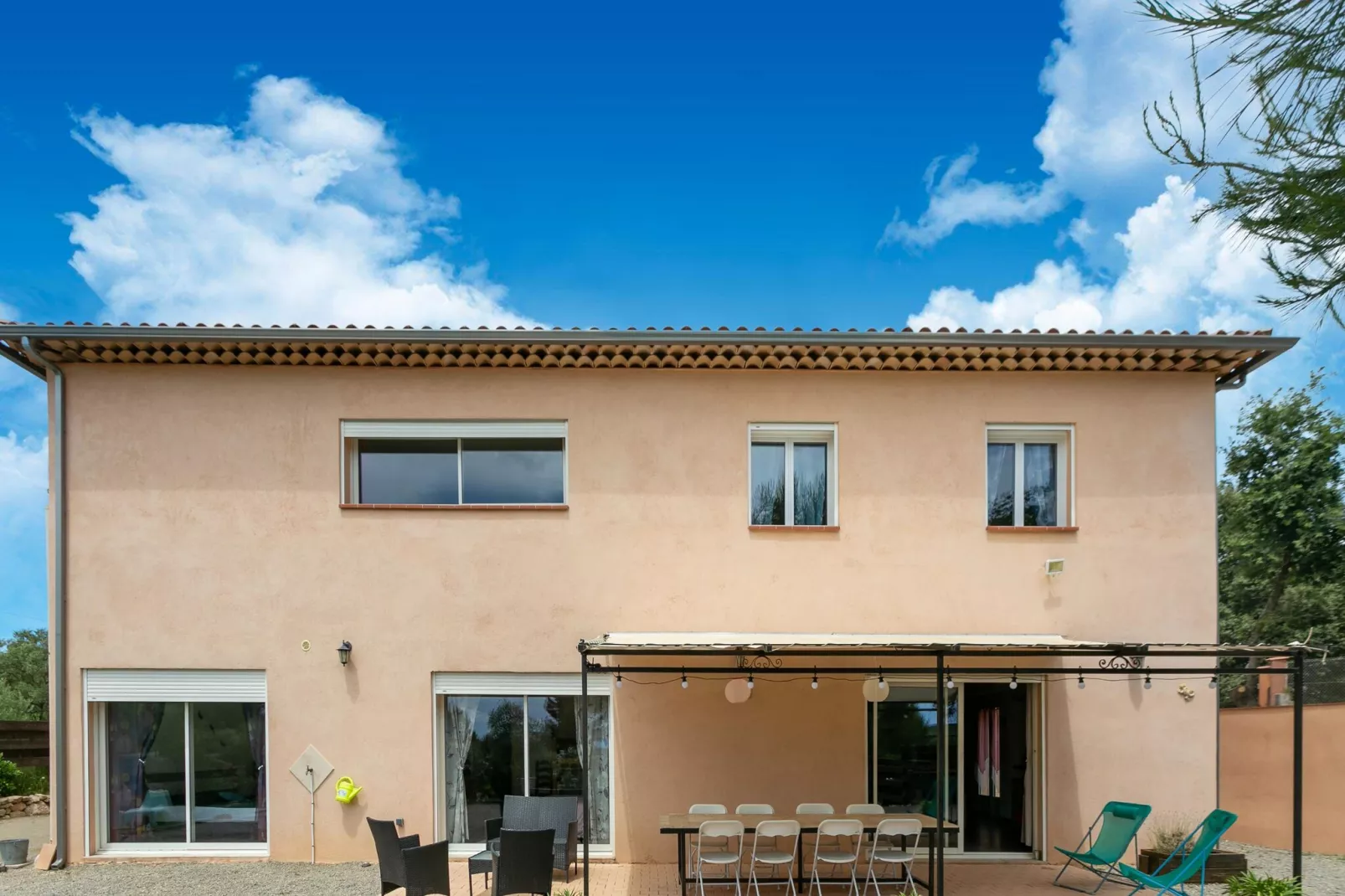 Les Oliviers-Exterior summer