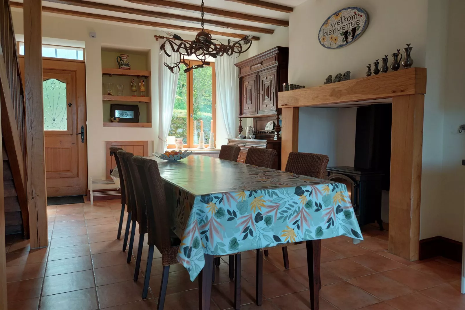 Maison de vacances Sussac-Dining room