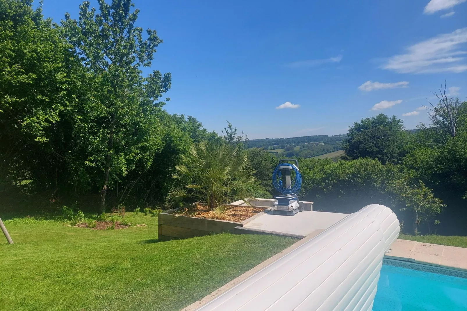 Maison de vacances Sussac-Gardens summer