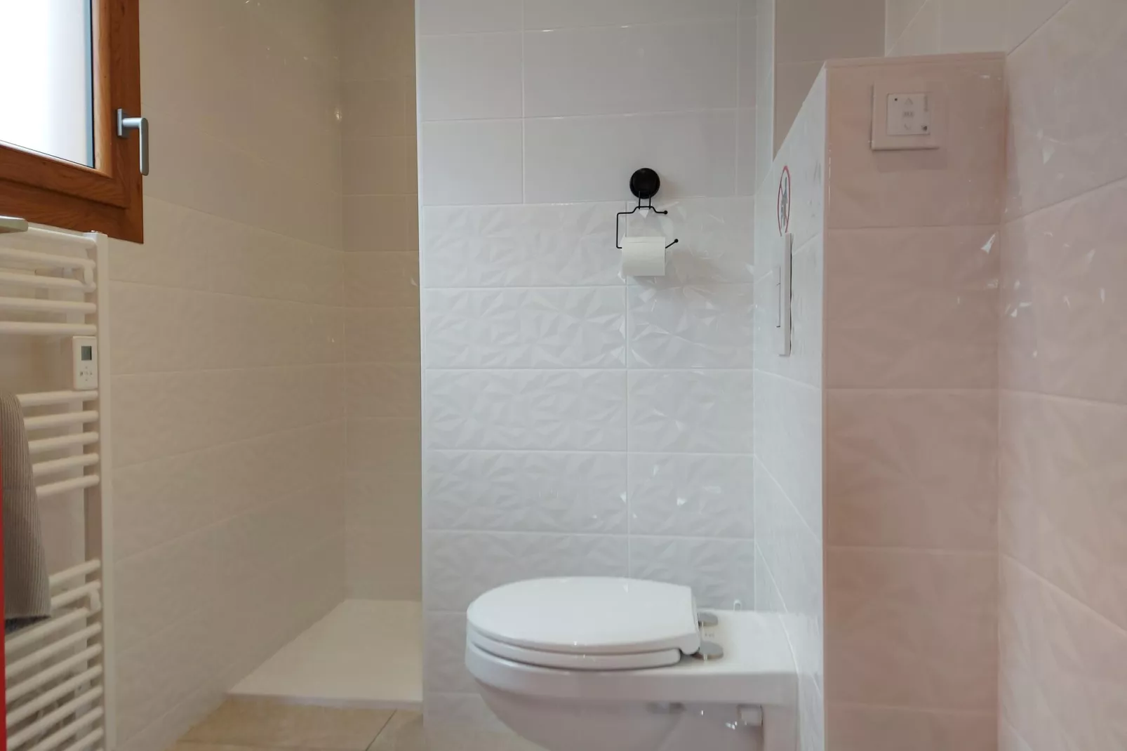 La Coccinelle-Bathroom