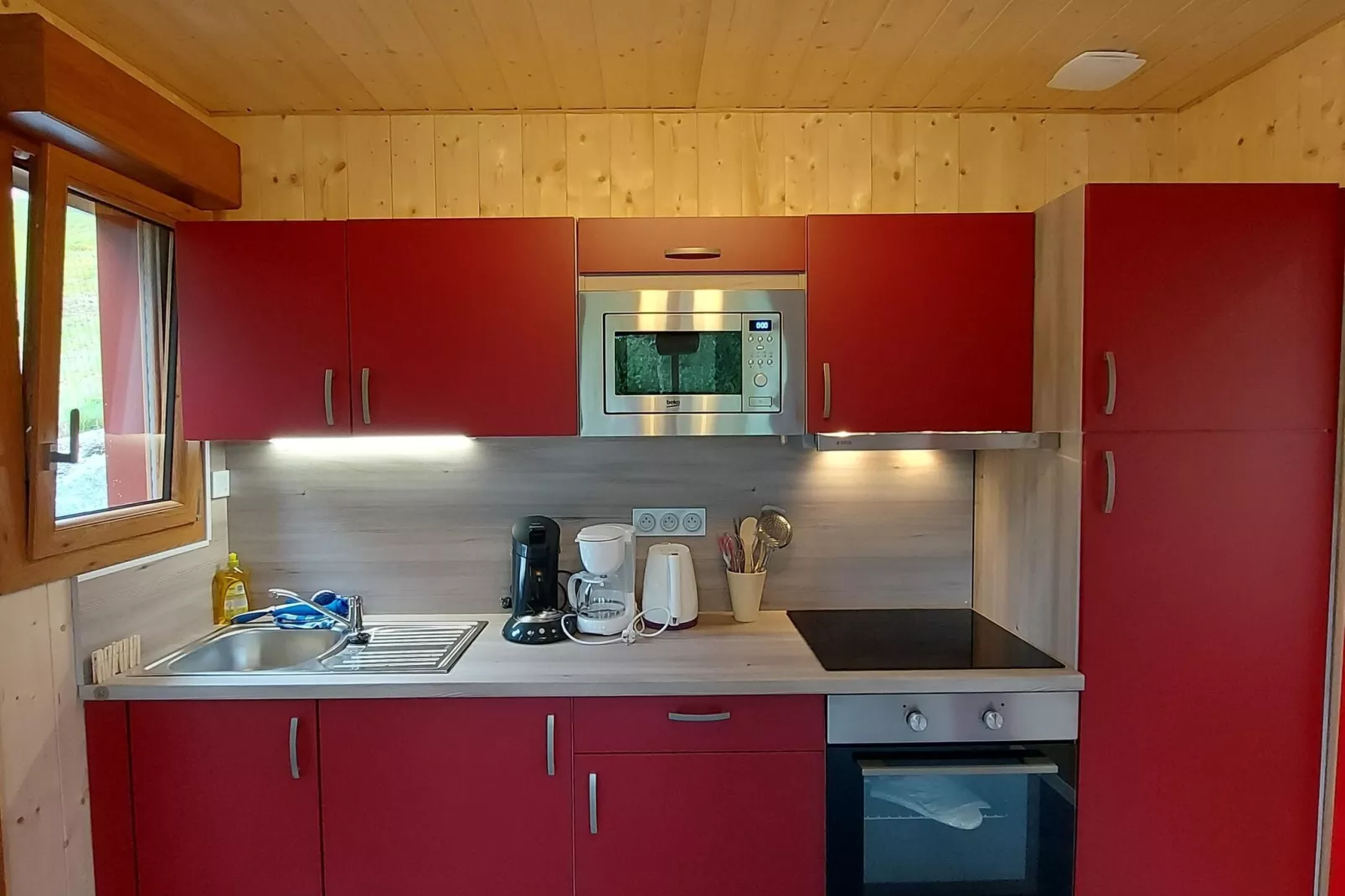 La Salamandre-Kitchen