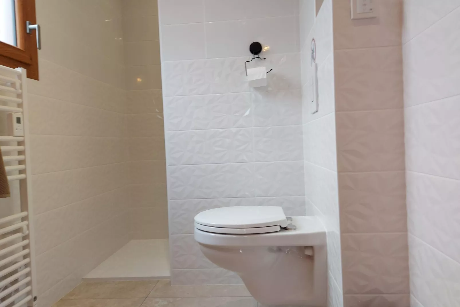 La Salamandre-Bathroom