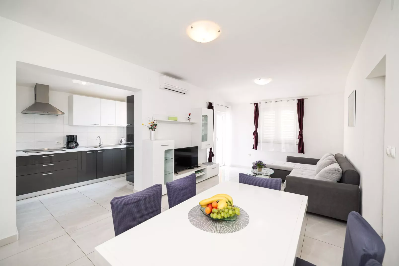 Holiday home Nekic-Living room