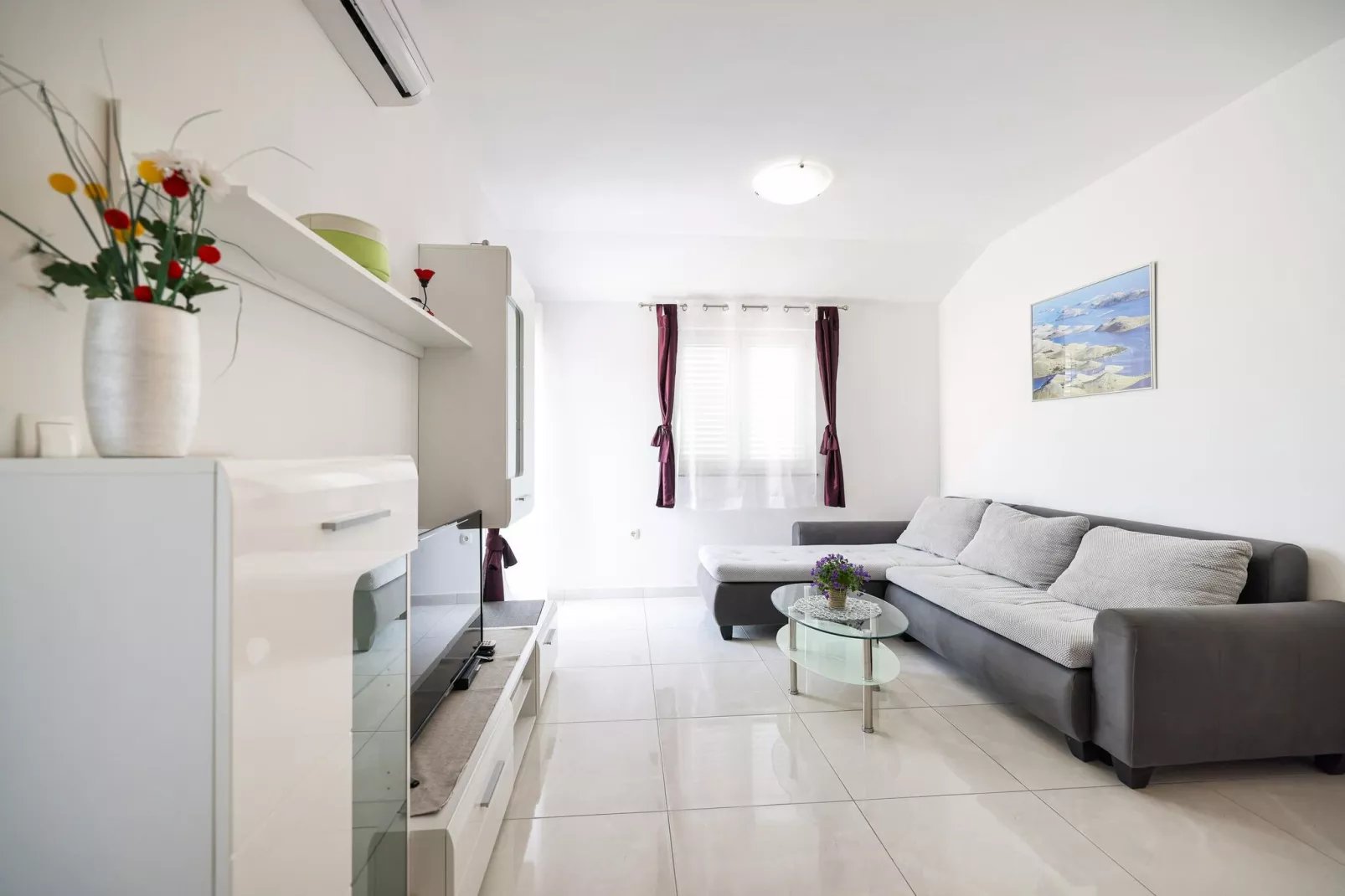 Holiday home Nekic-Living room